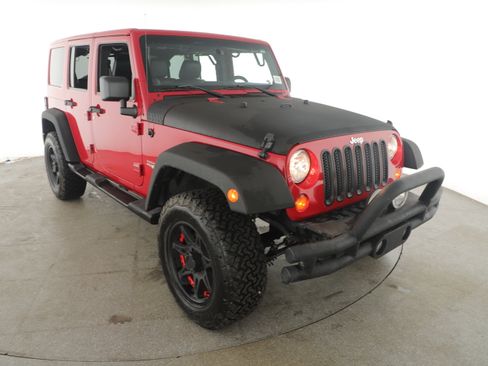 Used 2012 Jeep Wrangler Unlimited Sahara w/ Connectivity Group image 3