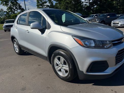 Used 2019 Chevrolet Trax LS w/ LPO, Cargo Package FWD image 12