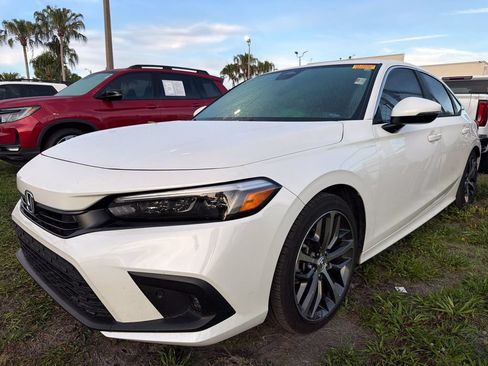 Used 2024 Honda Civic Touring image 3