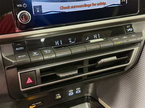 Used 2025 Toyota Camry SE image 16