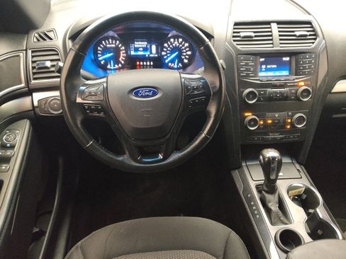 Used 2019 Ford Explorer XLT image 22