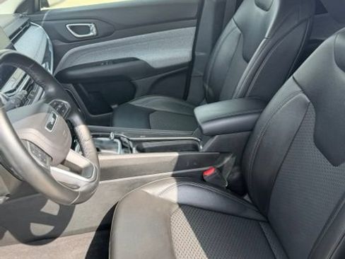 Used 2022 Jeep Compass Latitude w/ Sun and Sound Group AWD/4WD image 14