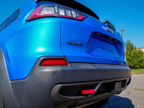 Used 2019 Jeep Cherokee Trailhawk AWD/4WD image 33