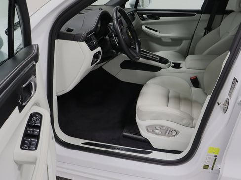 Used 2024 Porsche Macan GTS image 15