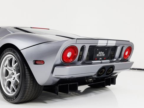Used 2006 Ford GT RWD image 74