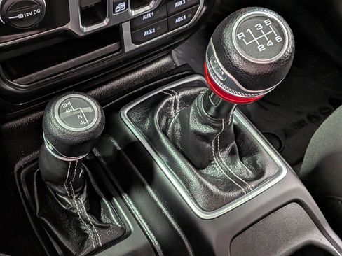 Used 2020 Jeep Gladiator Overland AWD/4WD image 27