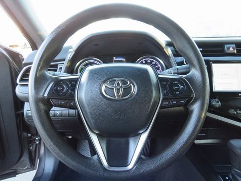 Used 2020 Toyota Camry LE image 30