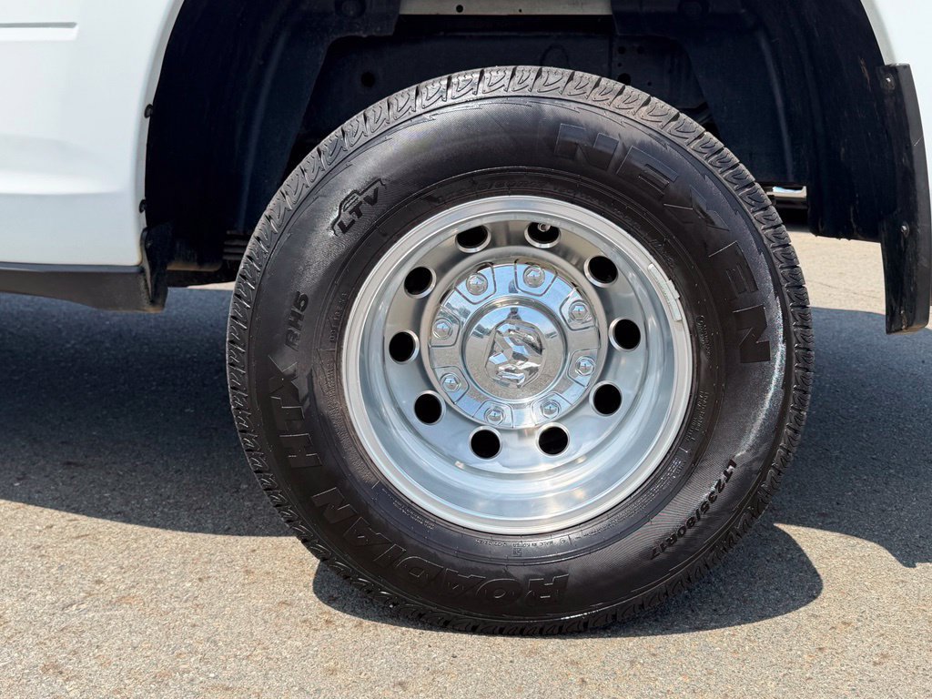 Used 2025 RAM 3500 Tradesman w/ Chrome Appearance Group AWD/4WD image 11