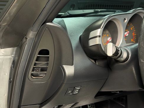 Used 2004 Nissan 350Z Touring image 27
