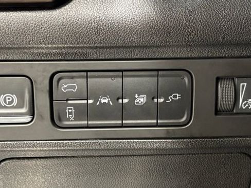 Used 2025 GMC Hummer EV 2X image 32