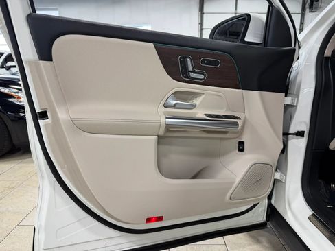 Used 2021 Mercedes-Benz GLA 250 4MATIC w/ Premium Package image 33