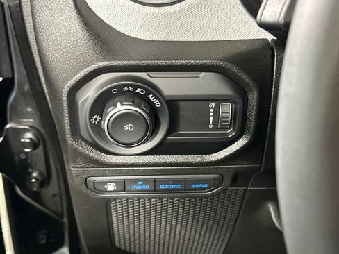 Used 2024 Jeep Wrangler Unlimited image 18