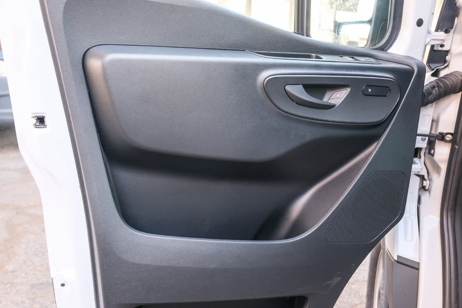 New 2025 Mercedes-Benz eSprinter 170 Cargo image 24