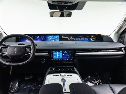 New 2027 Lincoln Navigator Premiere RWD image 18