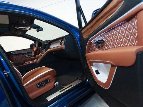 New 2025 Bentley Bentayga image 49