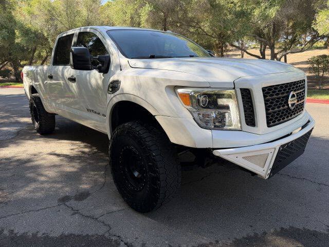 Used 2018 Nissan Titan PRO-4X AWD/4WD image 3