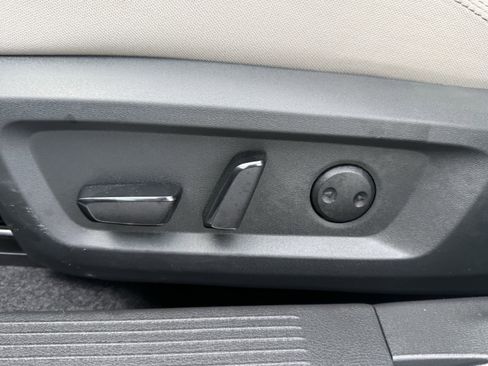 Used 2025 Nissan Rogue SV image 25