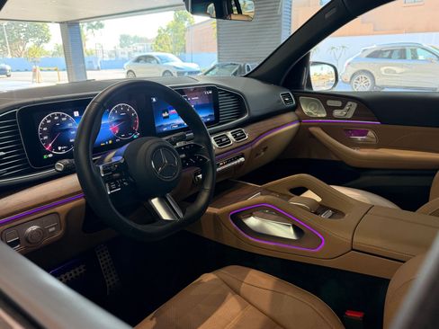 Used 2025 Mercedes-Benz GLS 580 4MATIC image 3