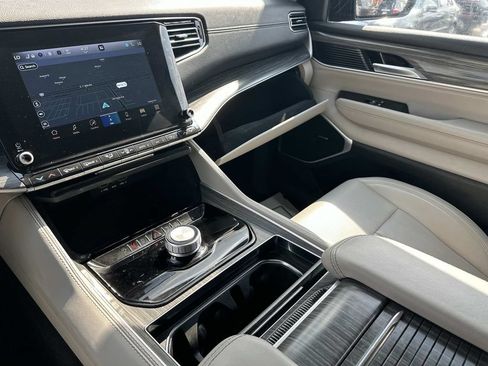Used 2024 Jeep Wagoneer Series II w/ Flexible Seating Group RWD image 35