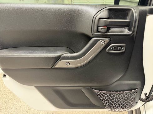 Used 2018 Jeep Wrangler Sport AWD/4WD image 12