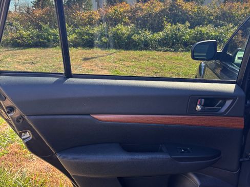 Used 2013 Subaru Outback 2.5i Limited image 21