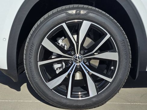 New 2026 Volkswagen Atlas Cross Sport SEL Premium R-Line AWD/4WD image 9