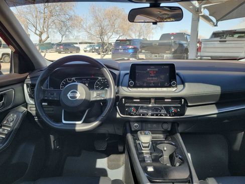 Used 2021 Nissan Rogue SV w/ Premium Package image 6