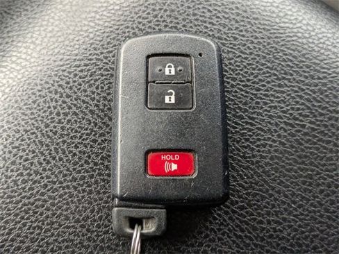 Used 2017 Toyota RAV4 XLE image 30