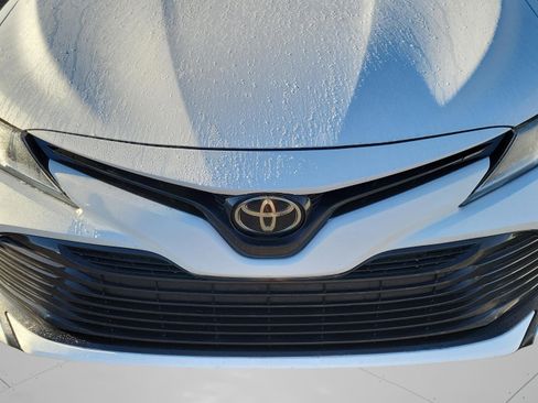 Used 2019 Toyota Camry LE image 12