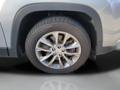 Used 2021 Jeep Cherokee Latitude Plus FWD image 30