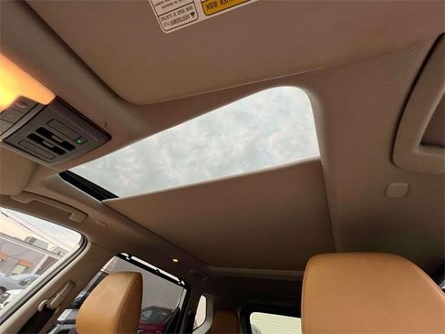 Used 2022 Nissan Rogue Platinum w/ Head-Up Display Package image 35