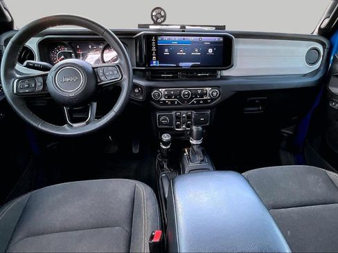 Used 2024 Jeep Gladiator Sport AWD/4WD image 15