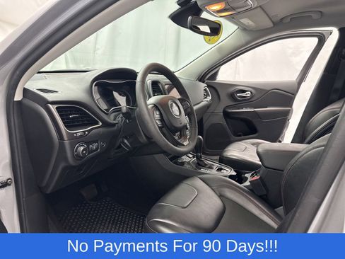 Used 2022 Jeep Cherokee Trailhawk w/ Comfort/Convenience Group AWD/4WD image 11