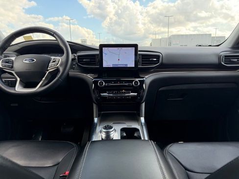 Used 2022 Ford Explorer Limited w/ Equipment Group 301A image 31