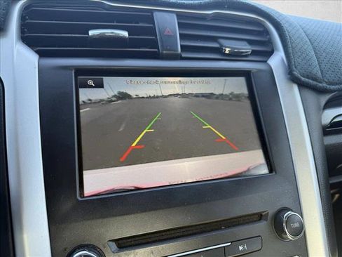 Used 2016 Ford Fusion SE image 18