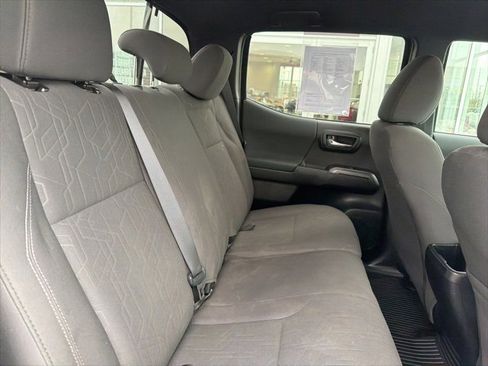 Used 2018 Toyota Tacoma TRD Sport image 28