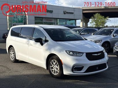 Used 2024 Chrysler Pacifica Touring-L