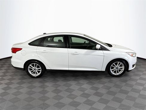 Used 2017 Ford Focus SE w/ Cold Weather Package image 9