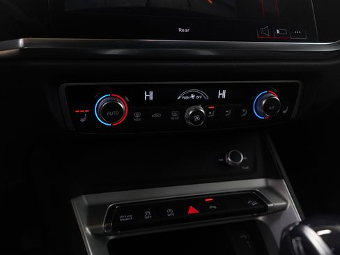 Used 2025 Audi Q3 2.0T Premium image 21