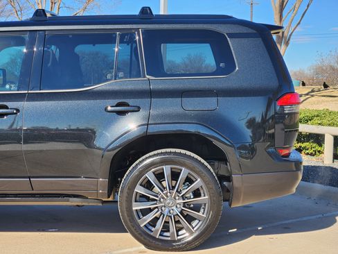 Certified 2025 Lexus GX 550 image 10