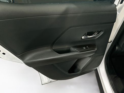 Used 2025 Nissan Kicks SV AWD/4WD image 23