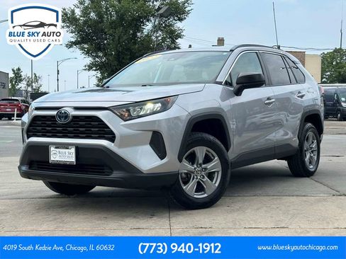 Used 2022 Toyota RAV4 LE AWD/4WD image 1