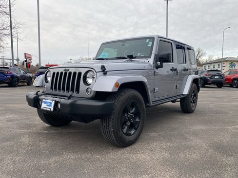 Used 2015 Jeep Wrangler Unlimited Sahara image 3