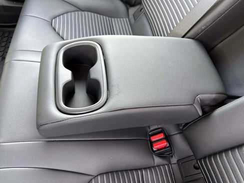 Used 2019 Toyota Camry SE FWD image 13