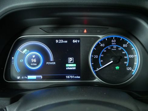Used 2025 Nissan Leaf S FWD image 27