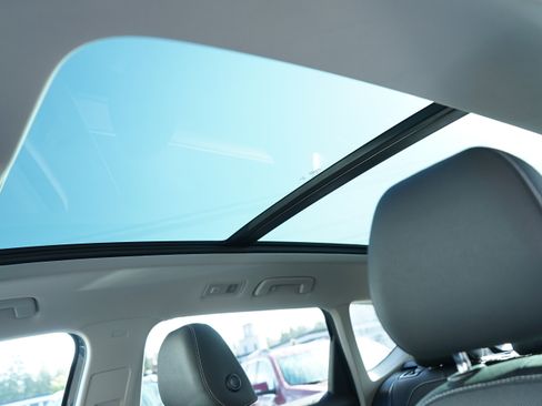 Used 2024 Volkswagen Taos SE image 11