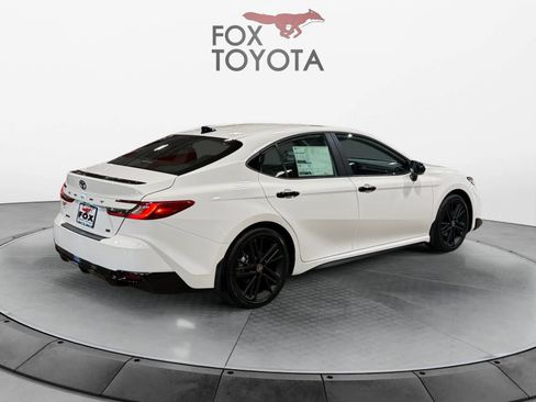 New 2026 Toyota Camry Hybrid FWD image 5