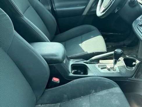 Used 2018 Toyota RAV4 XLE AWD/4WD image 10