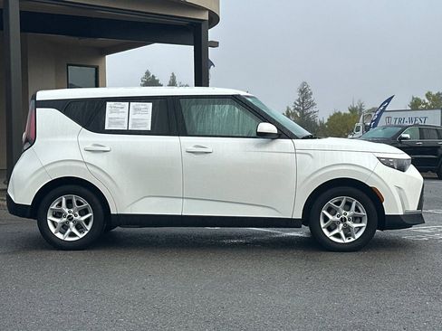 Used 2024 Kia Soul LX w/ Option Group 015 image 3