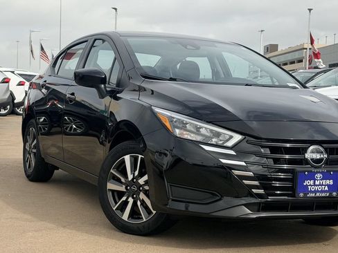 Used 2025 Nissan Versa SV FWD image 2